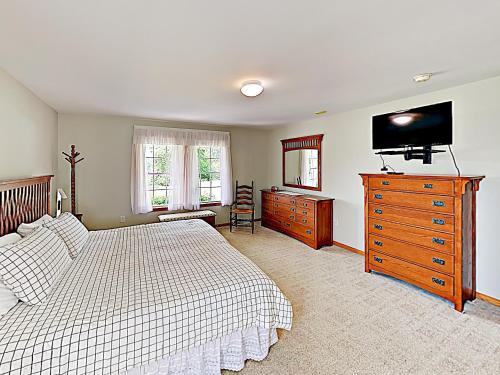 New Listing! Private Country Home On 20+ Acres Home