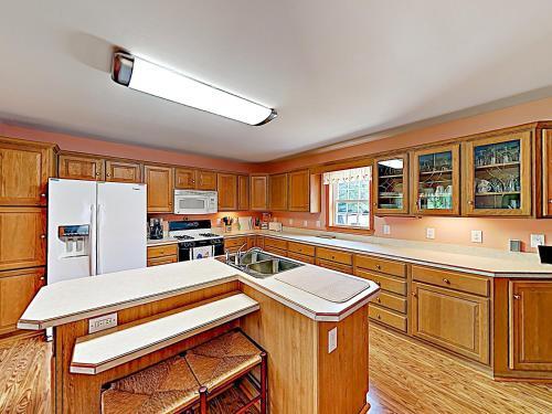 New Listing! Private Country Home On 20+ Acres Home