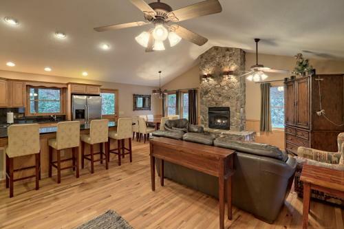 Creekside Lodge W Views By Hosteeva