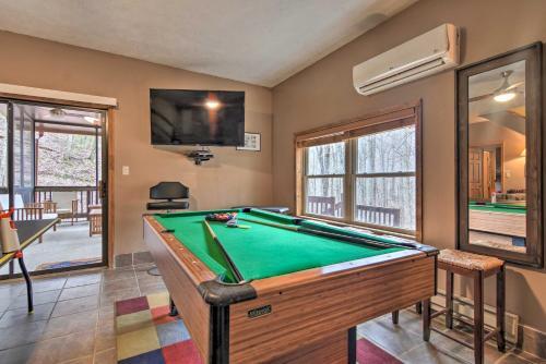 Luxury Asheville Home With Game Room, Fire Pit And Deck
