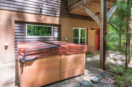 Asheville Town Cabin Cabin