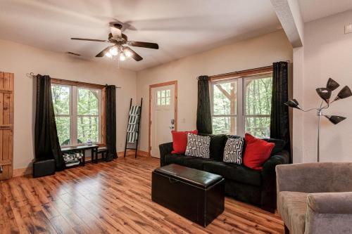 Asheville Town Cabin Cabin