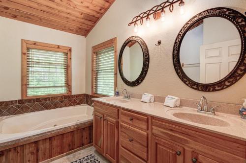 Asheville Town Cabin Cabin