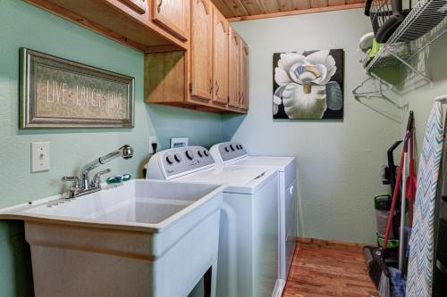 Asheville Town Cabin Cabin
