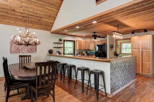 Asheville Town Cabin Cabin