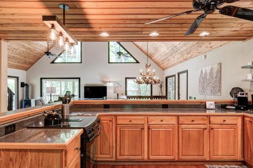 Asheville Town Cabin Cabin