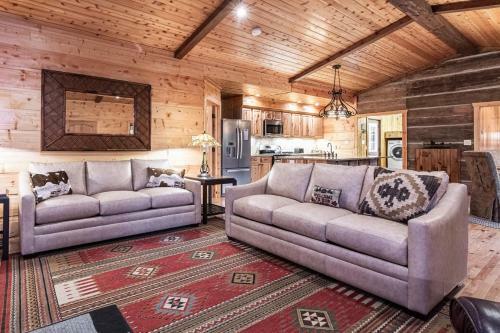 Cool Stream Lodge Cabin