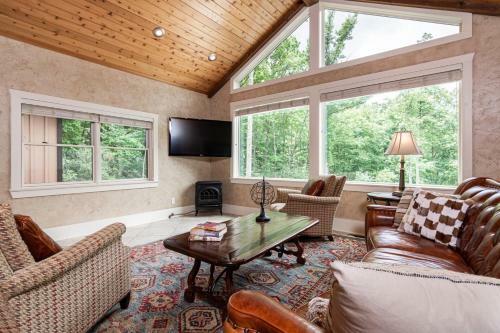 Cool Stream Lodge Cabin