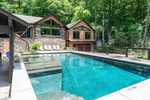 Cool Stream Lodge Cabin