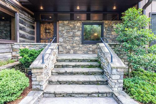 Cool Stream Lodge Cabin