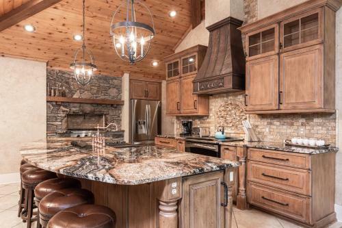 Cool Stream Lodge Cabin