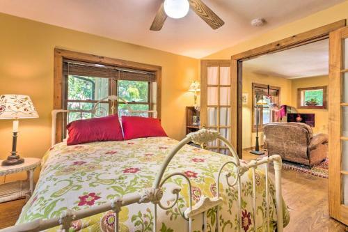 Rustic-yet-cozy Cabin With Patio, 12mi To Asheville!