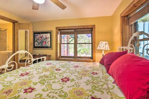 Rustic-yet-cozy Cabin With Patio, 12mi To Asheville!
