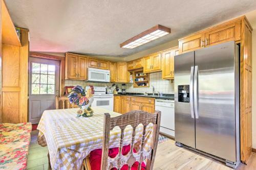 Rustic-yet-cozy Cabin With Patio, 12mi To Asheville!