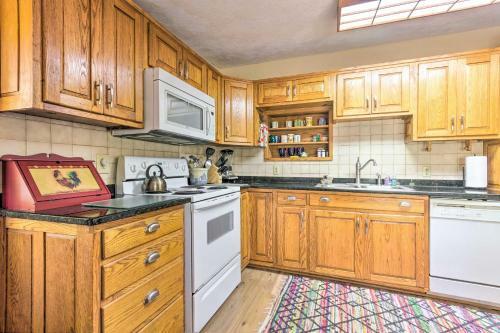 Rustic-yet-cozy Cabin With Patio, 12mi To Asheville!
