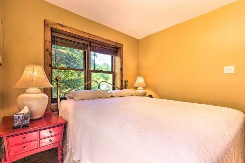 Rustic-yet-cozy Cabin With Patio, 12mi To Asheville!