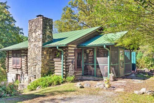 Rustic-yet-cozy Cabin With Patio, 12mi To Asheville!