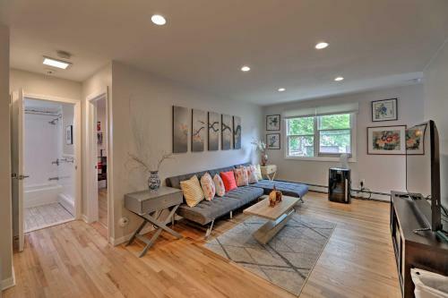 Bright And Airy Apartment With Balcony About 20 Mi To Nyc!
