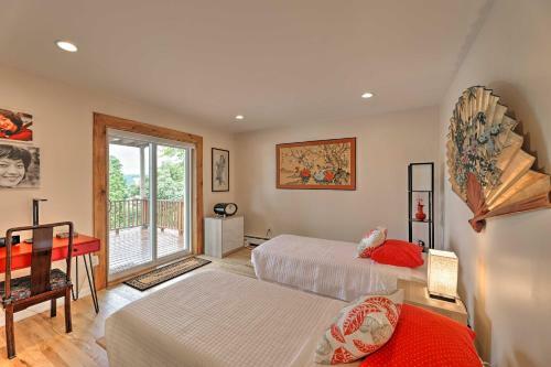 Bright And Airy Apartment With Balcony About 20 Mi To Nyc!