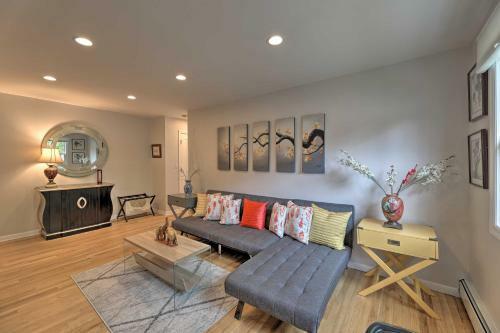 Bright And Airy Apartment With Balcony About 20 Mi To Nyc!