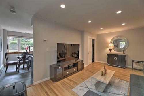 Bright And Airy Apartment With Balcony About 20 Mi To Nyc!