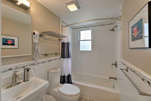 Bright And Airy Apartment With Balcony About 20 Mi To Nyc!