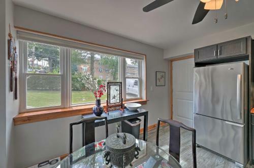 Bright And Airy Apartment With Balcony About 20 Mi To Nyc!