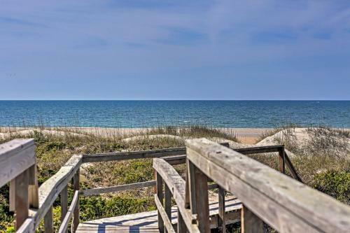 Apartamento Updated Oceanfront Retreat With Pool, Steps To Beach