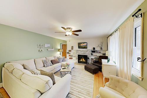 New Listing! Serene Mountain Retreat With Game Room Home