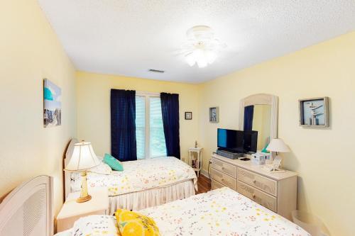 41057-2 Hwy 12 Islander Condo