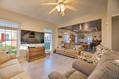 Charming Retreat With Water View, Walk To Downtown
