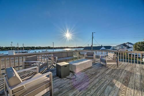 Charming Retreat With Water View, Walk To Downtown