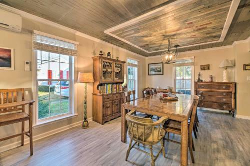 Charming Retreat With Water View, Walk To Downtown