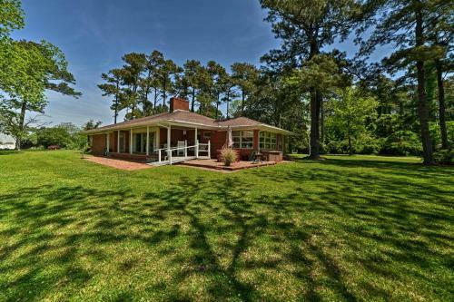 1950s-style House With Dock And Patio On Newport River