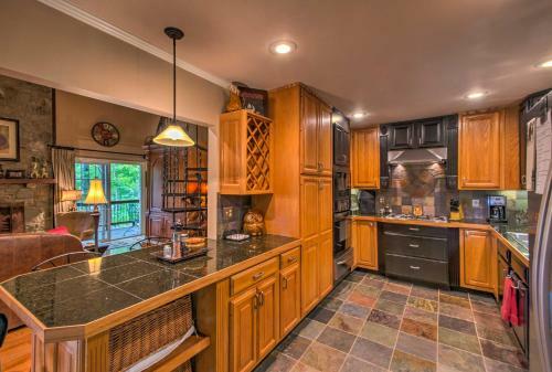 Beech Mountain Home With Mtn View - 3 Mi To Resort!