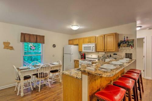Cozy Home With Deck By Beech Mountain Skiing And Golf!