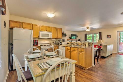 Cozy Home With Deck By Beech Mountain Skiing And Golf!