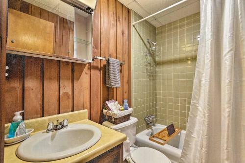 Pet-friendly Escape - 1 Mile To Beech Mountain Ski