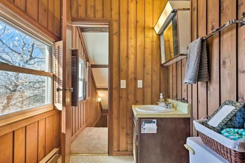 Pet-friendly Escape - 1 Mile To Beech Mountain Ski
