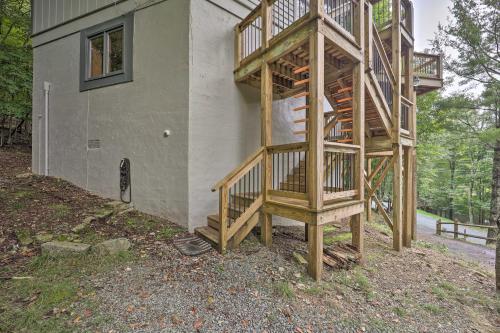 Beech Mountain Retreat With 2 Decks And Mtn View!