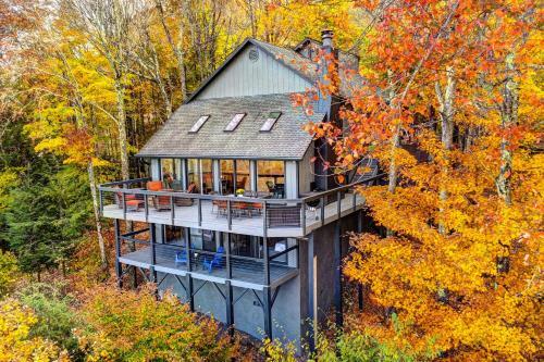 Stunning 4-season Mtn Getaway With Deck And Fire Pit