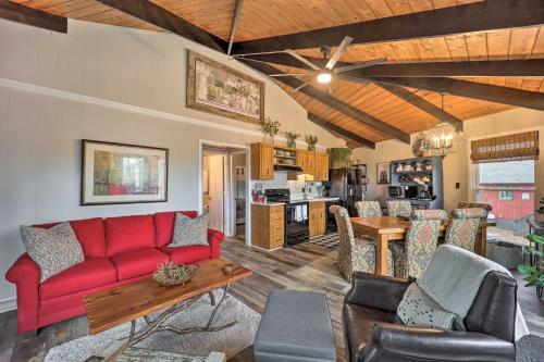 Round-on-the-bend About Beech Mtn Home With Deck!