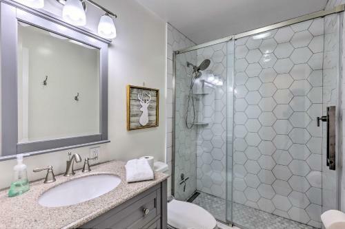 Spacious Mountain Retreat 2 Mi To Ski Slopes!