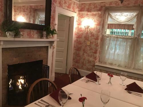 Hotel Red Rocker Inn