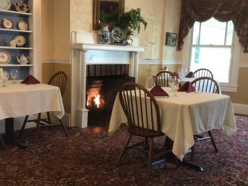 Hotel Red Rocker Inn