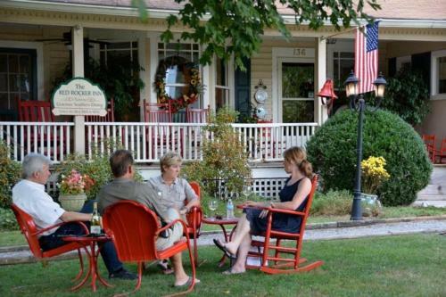 Hotel Red Rocker Inn