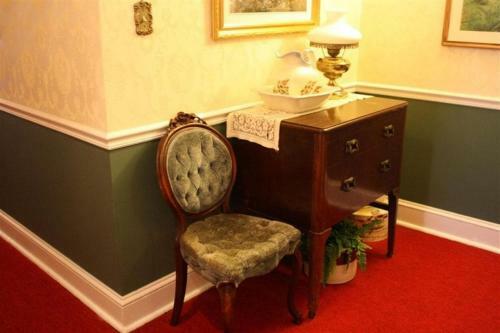 Hotel Red Rocker Inn