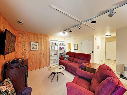 New Listing! Spacious Hillside Home ? Ada Access Home