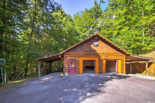 Upper Lodge Brevard Cabin On 80 Acres With Pool!