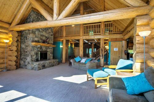 Upper Lodge Brevard Cabin On 80 Acres With Pool!